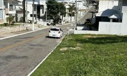 Terreno à venda com 503 m² em condomínio clube completo