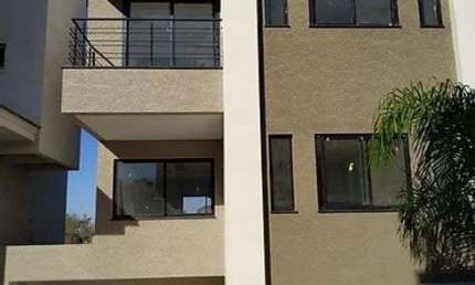 Casa em Condomínio a venda com 5 quartos com 4 suítes com 315 m² privativos no bairro Campo Comprido