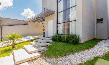 Linda Casa com 3 quartos com suíte com 155,08 m² privativos no bairro Novo Mundo - Curitiba