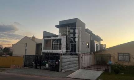 Sobrado a venda com 3 quartos c/ 3 suítes com 166m² privativos no bairro Novo Mundo Curitiba