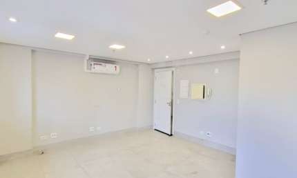 Sala comercial de 28,62 m² privativos com vaga de garagem no centro Curitiba
