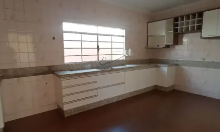 Casa com 3 quartos à venda no Planalto, Araçatuba 