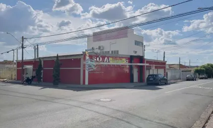 Prédio Comercial | Elevador | Fotovoltaica | 13 salas