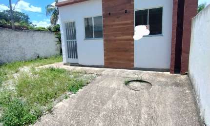 Casa de primeira locação 3 quartos, atrás do depósito do Guanabara altura de campo grande