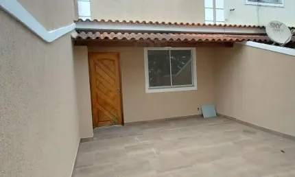 Casa junto ao posto 500 e estrada do tingui, 2 quartos, vaga de garagem, condomínio com portaria automática