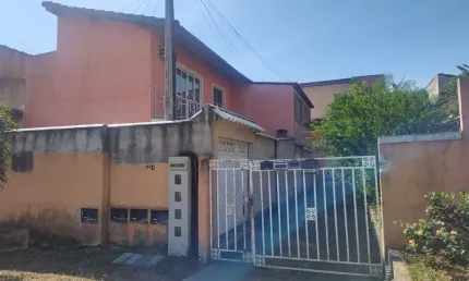 Casa 2 quartos, vaga de garagem coberta, varanda grande