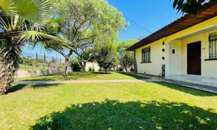 Casa Residencial com 3 quartos  à venda, 210.00 m2 por R$1300000.00  - Butiatumirim - Colombo/PR