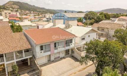 Casa Duplex com Espaços Generosos e Área de Lazer Deslumbrante