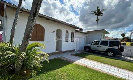 Oportunidade de Casa Semi-Mobiliada no Bairro Santo Antônio de Pádua!