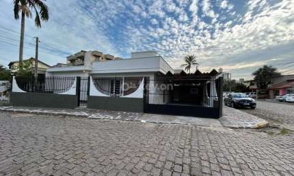 Casa para aluguel, 3 quartos, 3 vagas, Centro - Tubarão/SC