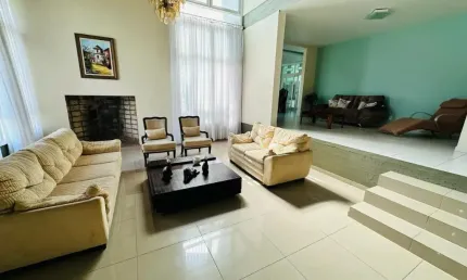 Casa Residencial de 279m² com 5 Quartos em Coqueiros