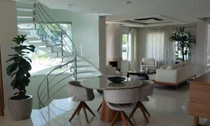 Casa Residencial com 505m² e 4 suítes no bairro Itaguaçu