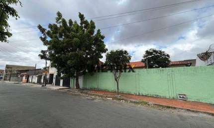 Casa plana à venda, 246m2, 3 quartos, 1 suíte, 3 vagas, por R$ 400.000