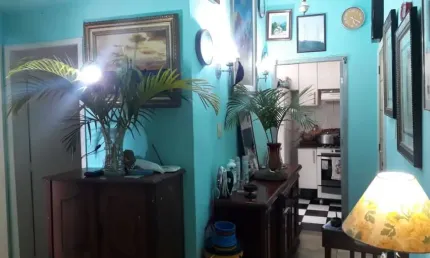 Maravilhoso Apartamento Sala e 3.quartos dependência completas piso porcelanato Cozinha Planejada piso Xadrez banheiro de Serviço azulejo teto e banheiro social azulejo teto com box Blindex