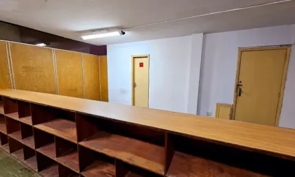 Ótima Sob loja Com 200m² Frente na melhor localização da Avenida Henrique Valadares frente prédio da Petrobrás vendo.R$.500.000 Aluguel  R$.5.000.Documentacao ok 1.vaga de garagem ou Alugo