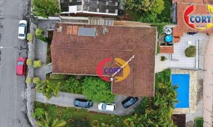 Casa em amplo terreno à venda no bairro Jordanopolis em Arujá!!!