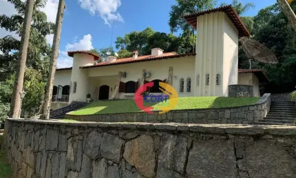 Casa com jardim no condomínio Arujazinho I, II, III à venda em Arujá!!!