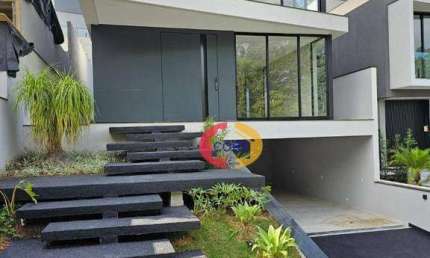 Casa moderna para venda bem localizada em condomínio de Arujá!!!