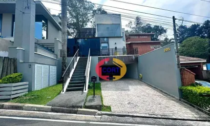 Casa à venda  de 320m² em condomínio arujazinho iv!!!