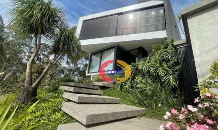 Casa moderna de alto padrão em condomínio de Arujá!!!