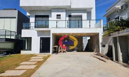 Casa à venda no Condomínio Real Park com ótima localização em Arujá!!!