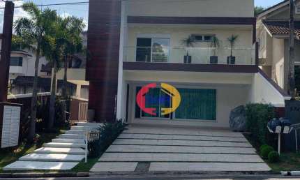 Casa de 300m² com piscina e hidromassagem á venda em condomínio de Arujá!!!