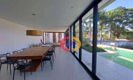Casa com moveis planejados e uma piscina à venda no condomínio I II &amp; III