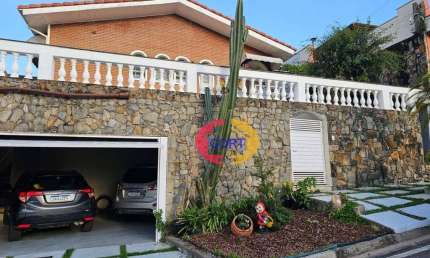Imóvel mobiliado à venda e locação no condomínio Arujá country Club!!!
