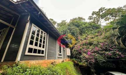 Casa de madeira com excelente lote plano para venda  em Arujá!!!