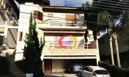 Linda casa com excelente localização no condomínio de Arujá 5!!!