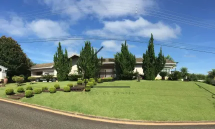 Casa térrea mobiliada à venda Condomínio Jardim das Palmeiras, 1 suíte mais 2 quartos com banheiro, escritório home office, piscina aquecida com spa, garagem coberta com estação de carga para veículos