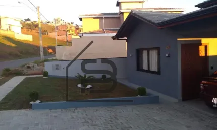 Sobrado à venda Condomínio Villa Real de Bragança, 1 suíte e 2 demi-suítes, área gourmet com churrasqueira piscina e garagem para 2 carros cobertas Bragança Paulista.