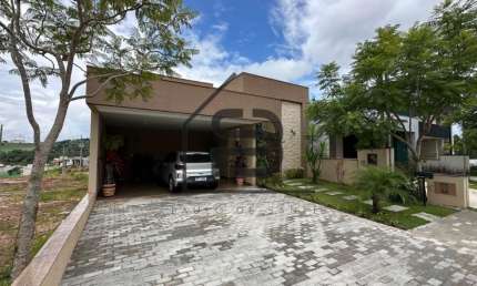 Casa 100% térrea à venda Condomínio Euroville II, 1 suíte,  área gourmet com churrasqueira e piscina, Bragança Paulista.
