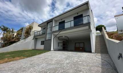 Sobrado à venda Condomínio Real Bragança, 3 dormitórios sendo 1 suíte, área gourmet com churrasqueira, quintal e piscina com hidro, 4 vagas de garagem, Bragança Paulista.