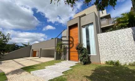 Casa Sobrado à venda no Condomínio Portal Horizonte, com 778,87m² de terreno e 535,11m², 4 suítes, piscina aquecida, garagem para 6 carros cobertos, Bragança Paulista.