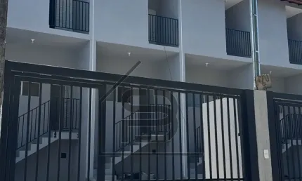 Sobrado à venda Vila Aparecida, 2 dormitórios sendo1 suíte com sacada, quintal nos fundos e garagem para 2 carros, Bragança Paulista.