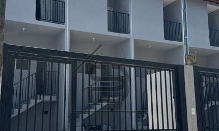 Sobrado à venda Vila Aparecida, 73m² sendo, 2 dormitórios sendo1 suíte com sacada, 1 banheiro social, sala, cozinha, espaço para lavado debaixo da escada, lavanderia e quintal nos fundos e garagem par