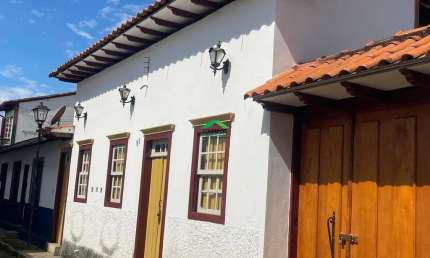Casa com 5 quartos para alugar no Centro, Mariana  por R$ 5.000