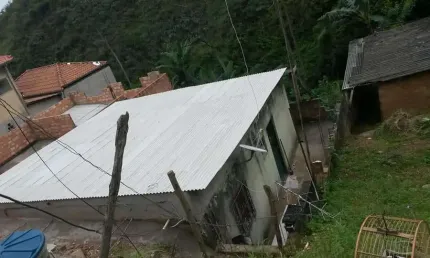 Casa com 2 quartos à venda no Vale Verde, Mariana  por R$ 250.000