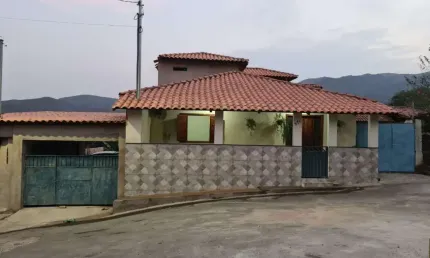 Casa com 2 quartos à venda em Passagem de Mariana, Mariana  por R$ 1.000.000
