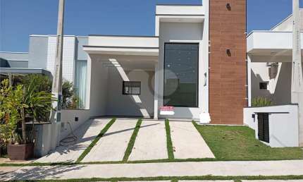 Casa térrea com 3 quartos à venda ou para locação em Village Moutonnée - SP