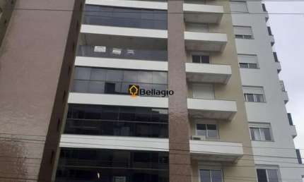 Apartamento super espaçoso, com 3 suítes e 3 vagas de garagem.