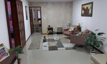 Excelente casa com 4 dormitorios, garagem, pátio gramado  !!!