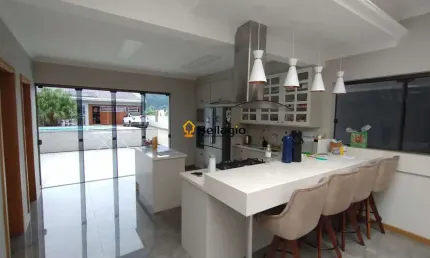 Casa Alto Padrão - 4 suítes - Lareira - Piscina aquecida - bairro Presidente Joã