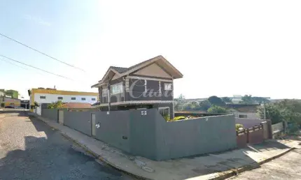 Excelente casa em Uvaranas, podendo ser residencial e comercial