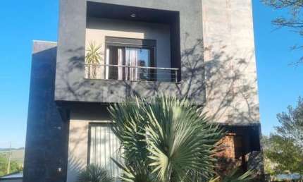 Casa à venda, no Bairro Jardim Carvalho, em PONTA GROSSA - PR