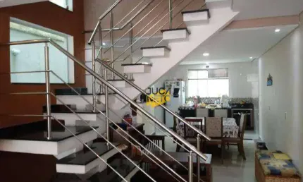 Sobrado com 3 dormitórios à venda, 234 m² por R$ 1.200.000,00 - Parque São Vicente - Mauá/SP
