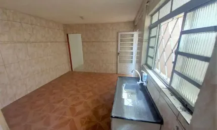 Casa com 1 dormitório para alugar por R$ 1.100,00 - Vila Bocaina - Mauá/SP