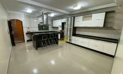 Sobrado com 3 dormitórios à venda, 272 m² por R$ 1.200.000 - Parque São Vicente - Mauá/SP