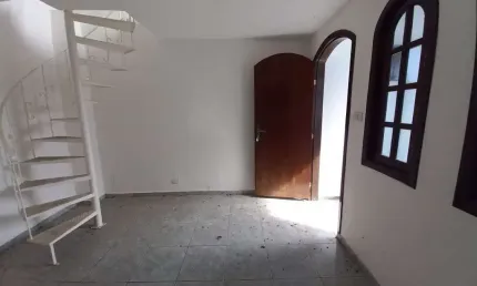 Sobrado com 1 dormitório para alugar, 70 m² por R$ 900,00 - Jardim Itapark Velho - Mauá/SP